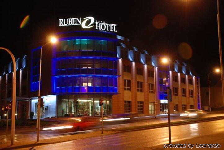 Ruben Hotel Zielona Gora Exteriör bild